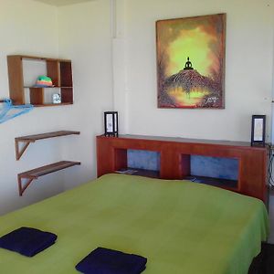 Zimmer mit Kingsize-Bett